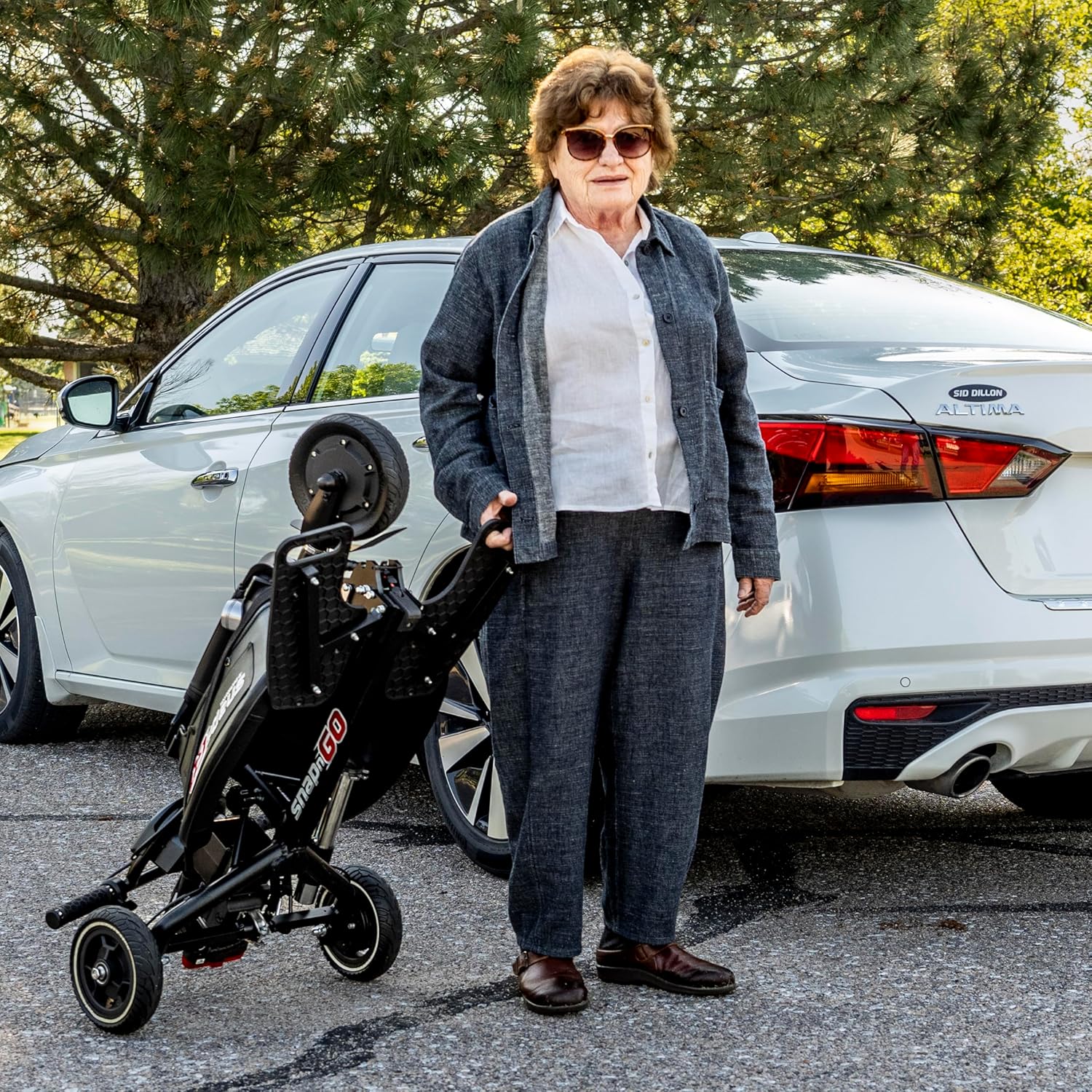 SNAPnGO Three Wheel Portable Electric Scooter for Adults - Aircraft-Grade Aluminum, Top Speeds of 5 mph & 13-Mile Range - Folding & Foldable Scooter - Airline Approved Electric Sit Down Scooter - Image 8